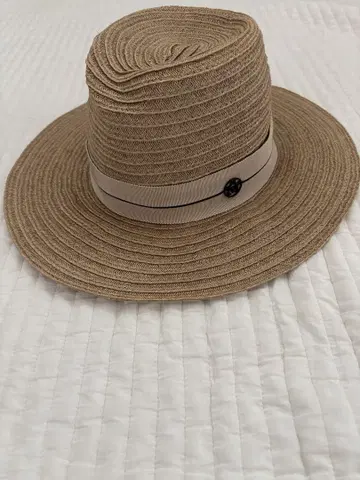 새상품급 MAISON MICHEL 베이지 햇 M 사이즈