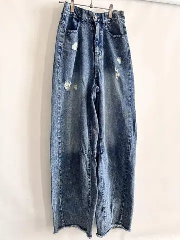 이번 시즌 데미지 가공 커브 데님 배럴 레그 데님