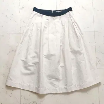 마가렛호웰 코튼 린넨 턱 스커트 아이보리 블랙