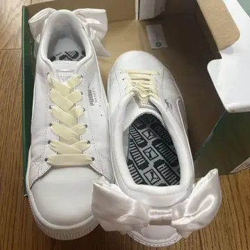 즉시 구매 가능 PUMA 23.5cm 빅 리본 화이트 스니커즈