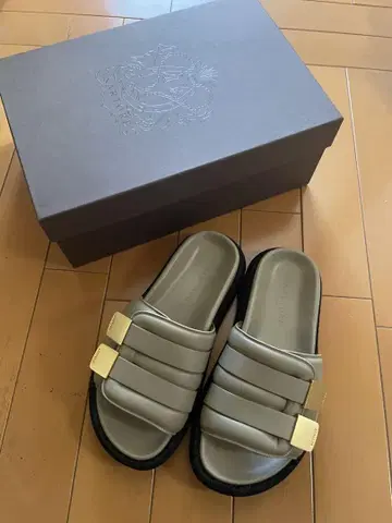 SARTORE 스터닝 루어 샌들 35