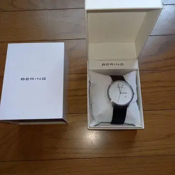 BERING 쿼츠 손목시계 화이트/블랙