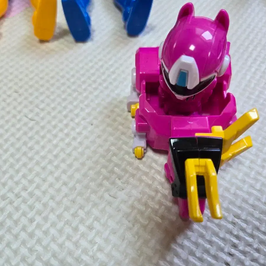 Mini Force figures bulk #미니특공대,#미니특공대피규어,#볼트,#장난감,#로보트 on Bunjang Global  Site.