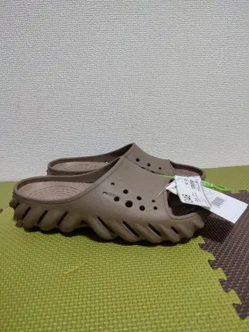 Crocs 브라운 클로그 샌들