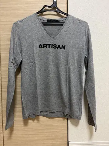 ARTISAN 꼼사데모드 V넥 긴팔 티셔츠 그레이