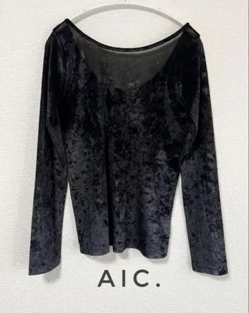 AIC. 시어 크러쉬 벨로아 백 오픈 상의 블랙