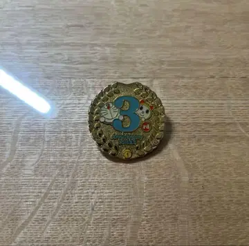 후지코 F 후지오 뮤지엄 3주년 기념 핀 배지