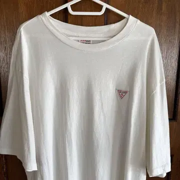 게스 티셔츠