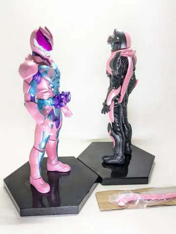 가면라이더 리바이스, 바이스 피규어 2점 세트