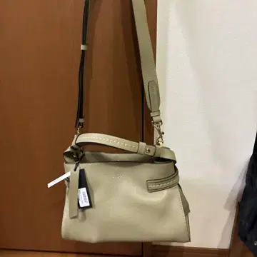 쿨 카레안 Lori Stella 베이지 숄더백