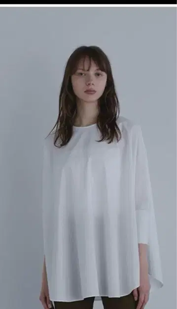 LE PHIL 루필 서클 오버 블라우스