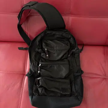 GAP 블랙 슬링 백