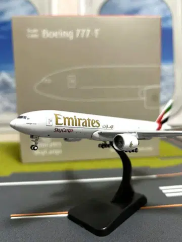 Emirates SkyCargo B777-F 1:400