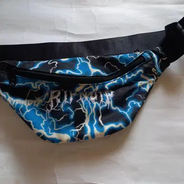 RIPNDIP 번개 무늬 바디백