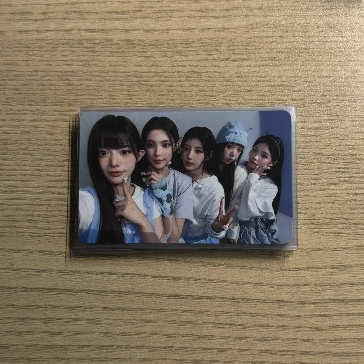 ILLIT bomb STUDIO CHOOM イロハ ILLIT Bomb Weverse Studio Choom unreleased photocard Min Zuu