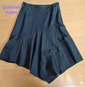 QUARTER FLASH 블랙 플레어 스커트
