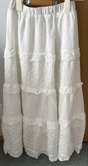 레이스 펀칭 롱 스커트