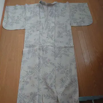 연한 크림색 꽃무늬 유카타 여름용