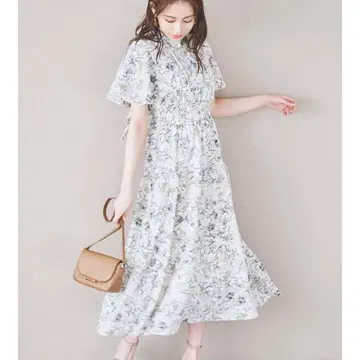 dazzlin 백 리본 프린트 원피스 미사용품