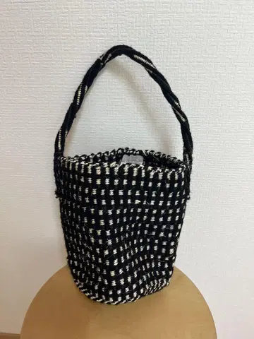새상품  레티지 바스켓백
