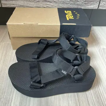 테바 플랫 폼 유니버셜 여성용 샌들 스포츠 샌들 24cm 새상품