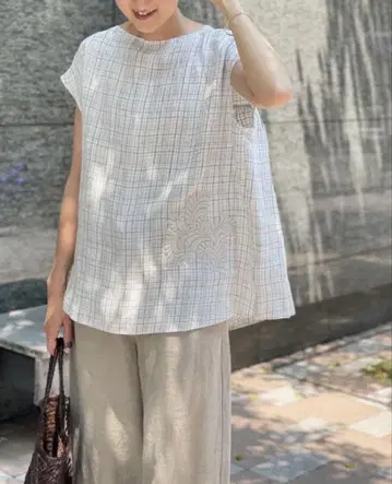 비어즐리 린넨 체크 자수 블라우스