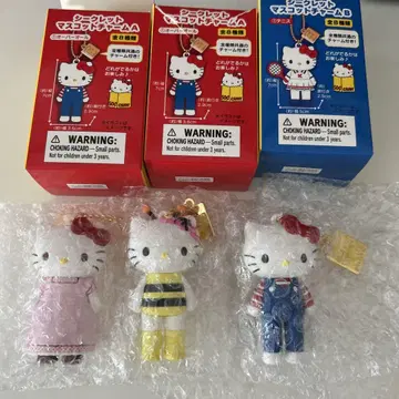 헬로키티 전 시크릿 마스코트 참 오버롤 에이프런 벌레