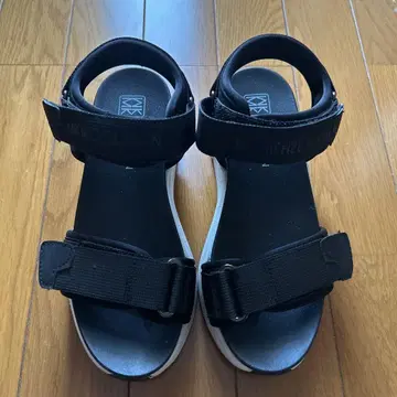 MICHEL KLEIN 블랙 스포츠 샌들 22.5