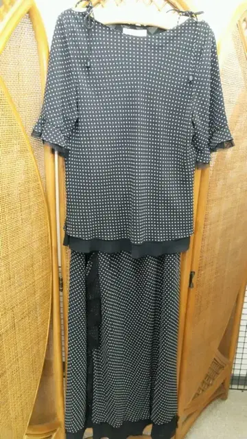 도트 무늬 프릴 소매 셋업 (나파타멜로에)