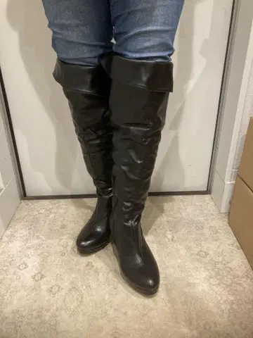 블랙 오버니 부츠 미디힐