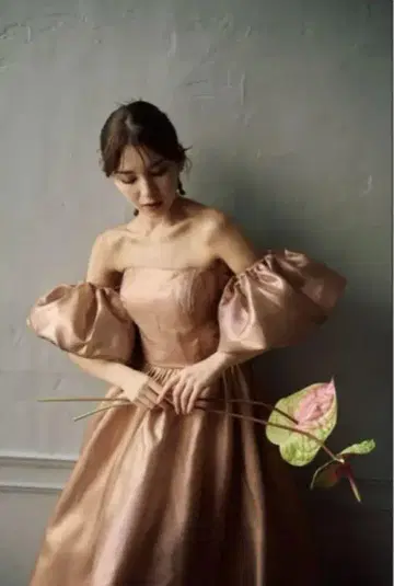 드레스 프로덕션 2way 라메 펄 퍼프 슬리브 드레스 브라운