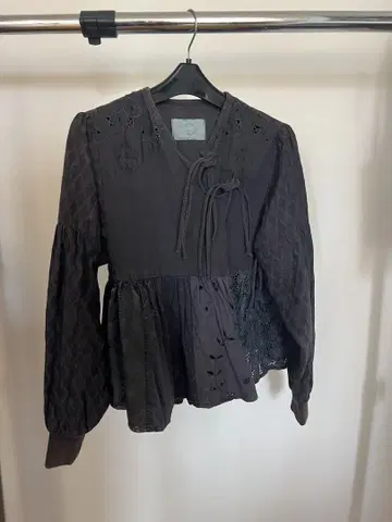 MOI 모이 라바리 셔츠 KRAVATA for pili Tokyo