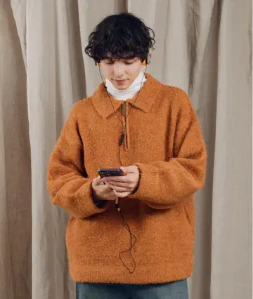 MUHET 하프 지퍼 부클레 니트