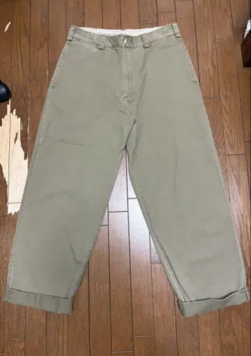 Abercrombie & Fitch 카키 워크 팬츠