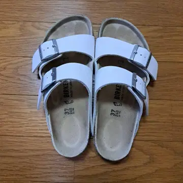 BIRKENSTOCK 화이트 샌들