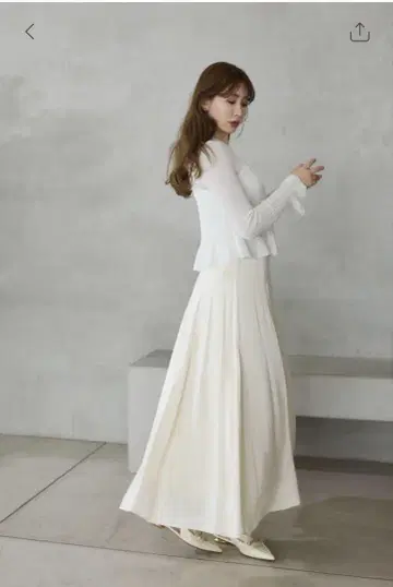 Herlip to 하립 투 Flared Satin Skirt