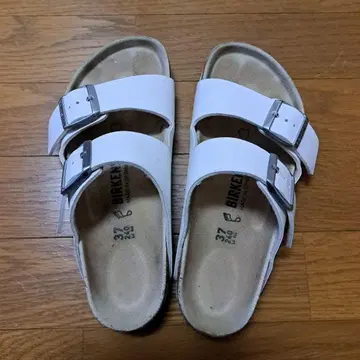 BIRKENSTOCK 화이트 애리조나 샌들