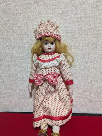 비스크 인형 빨간색과 흰색 도트 무늬 인형