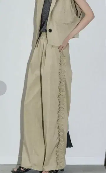 THE YOn 사이드 프릴 라인 턱 이지 팬츠