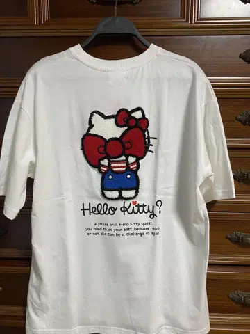 새상품 Hello Kitty 자수 T셔츠 화이트