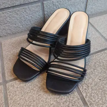 블랙 스트랩 샌들 M 사이즈