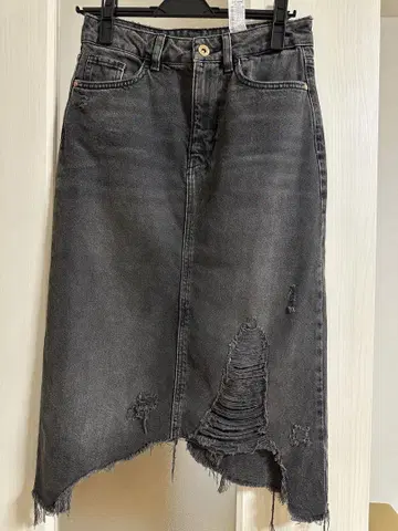 ZARA 데미지 가공 타이트 스커트 무릎 기장 다크 그레이
