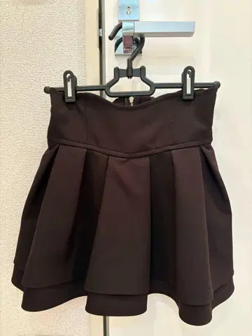 미셸 마카롱 슬림 레그 스커트 블랙 XS