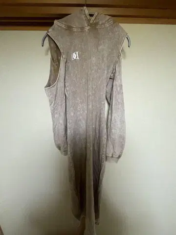 다리치 오픈 숄더 피그먼트 롱 원피스