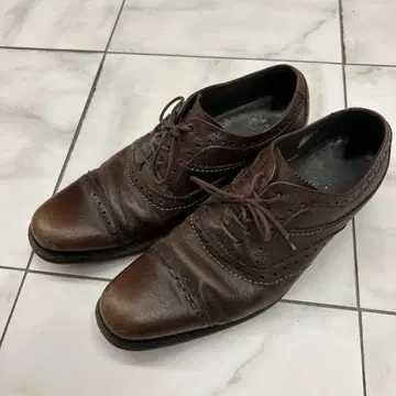 브라운 윙 칩 가죽 신발