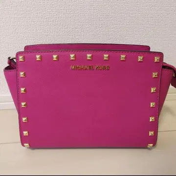 MICHAEL KORS 스터드 숄더백 핑크