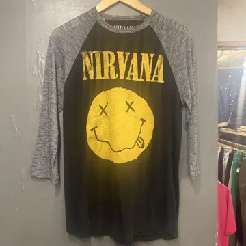 NIRVANA 스마일리 페이스 7부 소매 티셔츠
