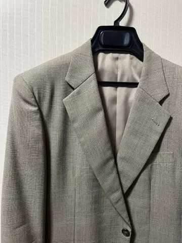 베이지 체크 무늬 테일러드 자켓
