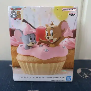 톰과 제리 빅 소프트 비닐 피규어 Sweet Cupcake