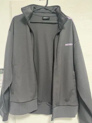 NERDY 널디 트랙 자켓 저리 블랙 보라색